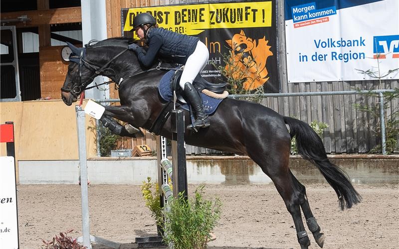 Aline Zipperle (hier auf Cicero) gehörte zu den erfolgreichsten Reiterinnen des Herrenberger Turniers. GB-Foto: Schmidt