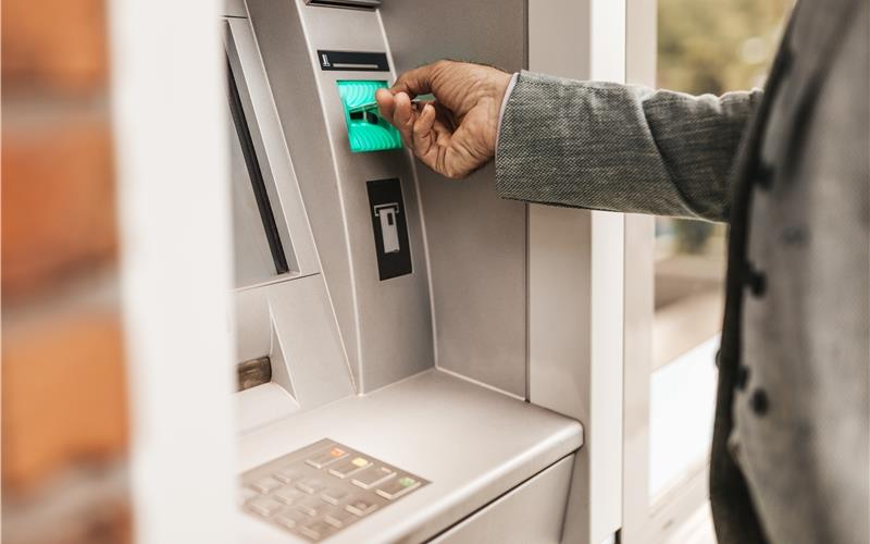 An Geldautomaten machten die Betrüger dicke Beute.GB-Foto (Symbolbild): hedgehog94/stock.adobe.com