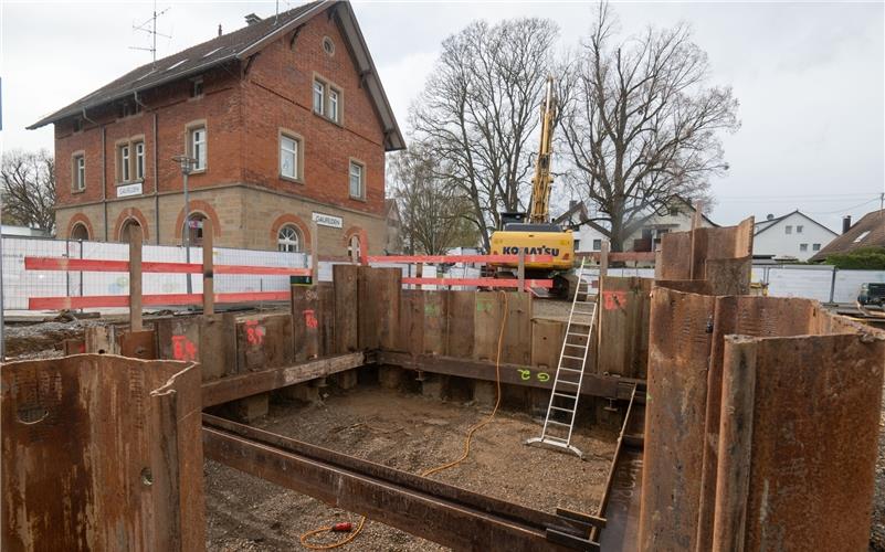 Die Bauarbeiten rund um den Bahnhof Nebringen haben angefangen. GB-Foto: Vecsey