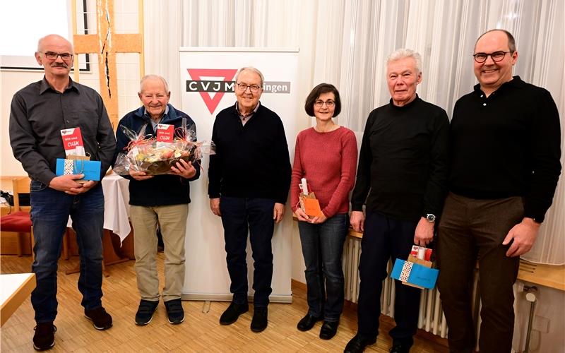 Ehrungen beim CVJM Nufringen (von links): Manfred Kaupp (40 Jahre), Gerhard Maurer (70 Jahre), Herbert Rothfuß (50 Jahre), Gabi Schurer, Horst Gluiber (beide 40 Jahre) und Andreas Rothfuß (Vorsitzender). GB-Foto: Holom