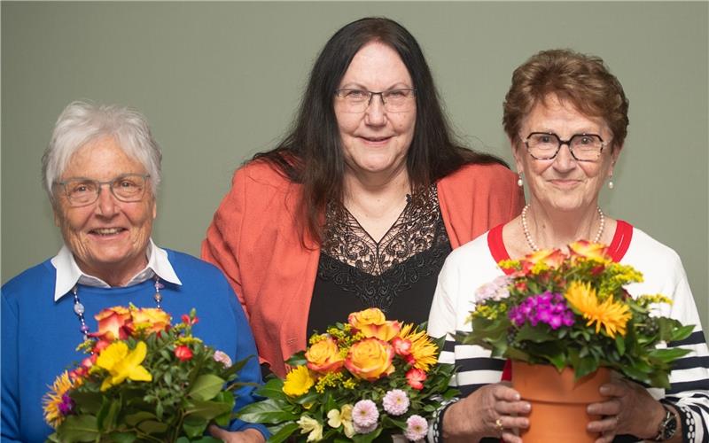 Geehrt wurden (von links) für 40 Jahre Vereinszugehörigkeit Annegret Sprick, Monika Koch und Rosemarie Greulich. GB-Foto: Schmidt