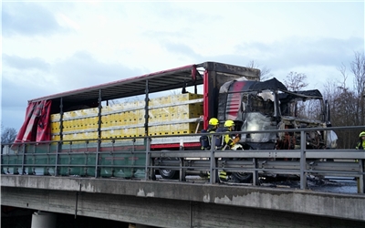 Lange Staus Lastwagen Brennt Vor Dem Sch Nbuchtunnel Aus