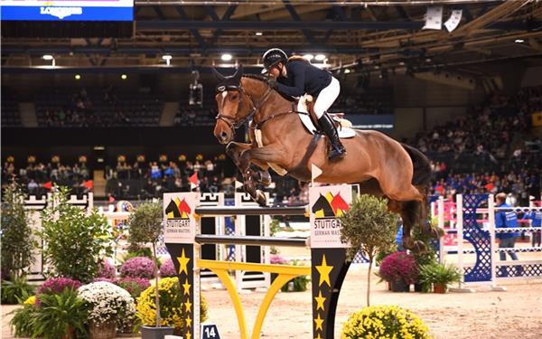 Alessandra Reich auf ihrem Wallach Oeli im Großen Preis von Stuttgart. GB-Fotos: Häusler