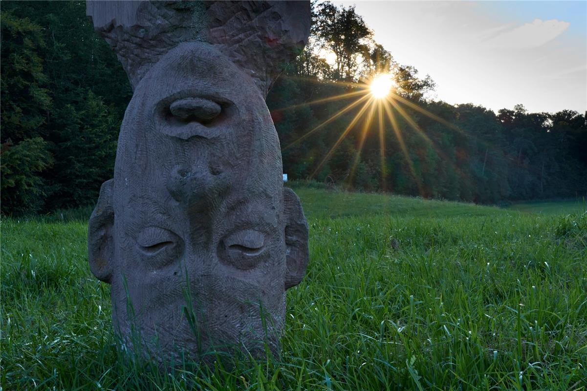 "Alles steht Kopf" (so der Titel dieser Skulptur) – 10 Jahre Schwäbisches Stoneh...