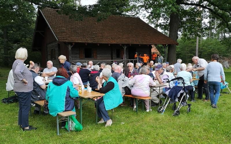 Altinger Senioren besichtigten Königsjagdhütte im Schönbuch