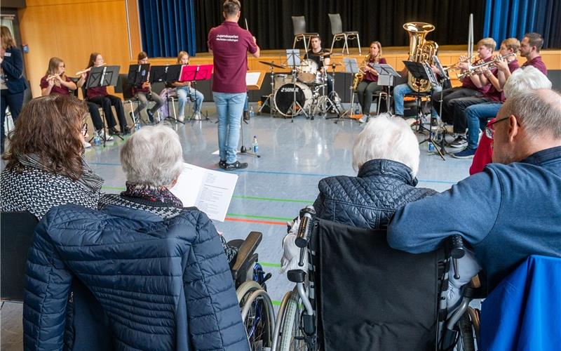 Angemeldet hatten sich zum Konzert „Musik unvergessen“ 49 Besucher, gekommen sind mehr als 50. GB-Foto: Schmidt