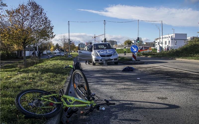 Auto Erfasst Zehnjährigen: Junge Wird Bei Unfall Schwer Verletzt