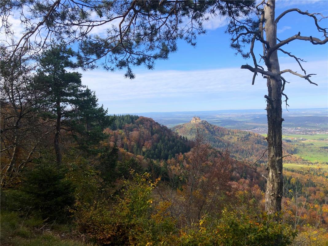 Bei der Herbstwanderung auf der schwäbischen Alb vom Trauffels, mit Blick auf di...