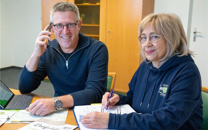 Bereiten seit Monaten das Dorfjubiläum vor: Thomas Deines und Christine Bartsch vom Organisationsteam.GB-Fotos: Vecsey