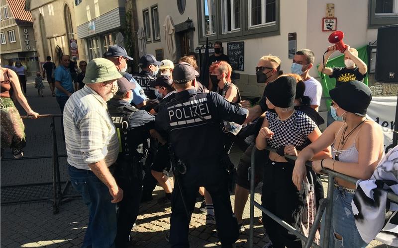 Lautstarke Proteste gegen AfD-Kundgebung in Herrenberg