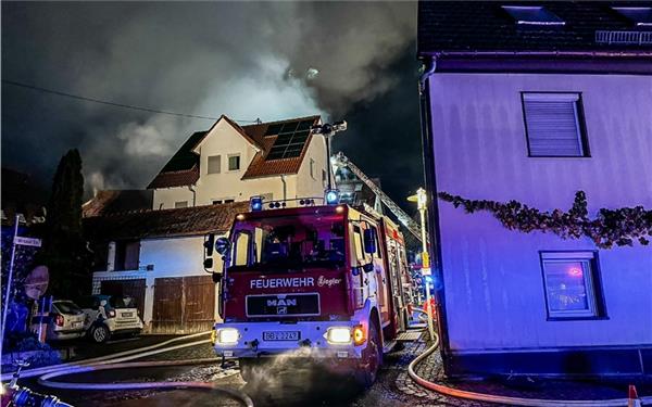 Millionenschaden bei Großbrand in Gültstein: Feuerwehr im Dauereinsatz