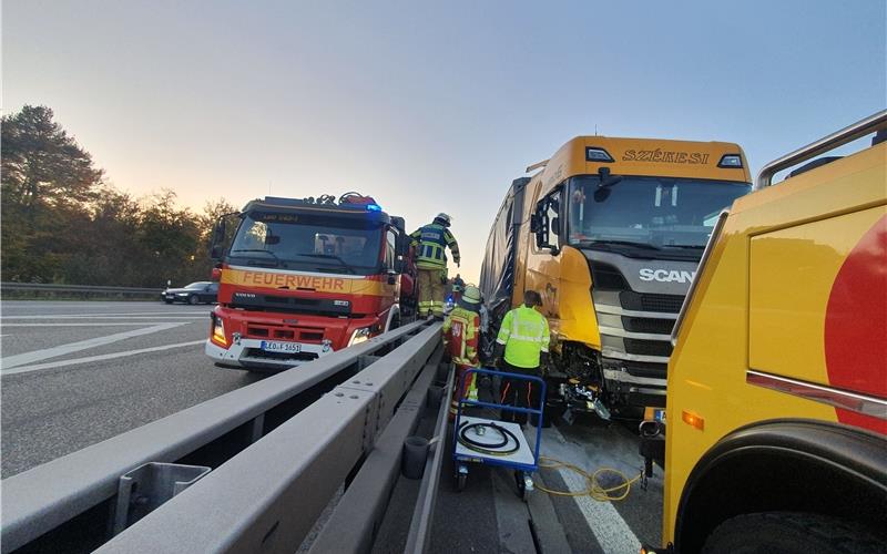 Lkw-Unfall nach Sekundenschlaf: Bis 13 Kilometer Stau auf der Autobahn