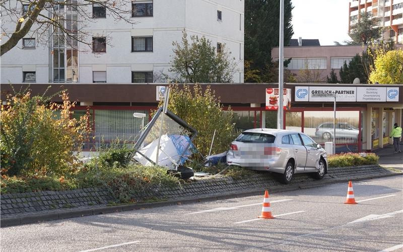 Ampel außer Betrieb: 30000 Euro Schaden nach Unfall