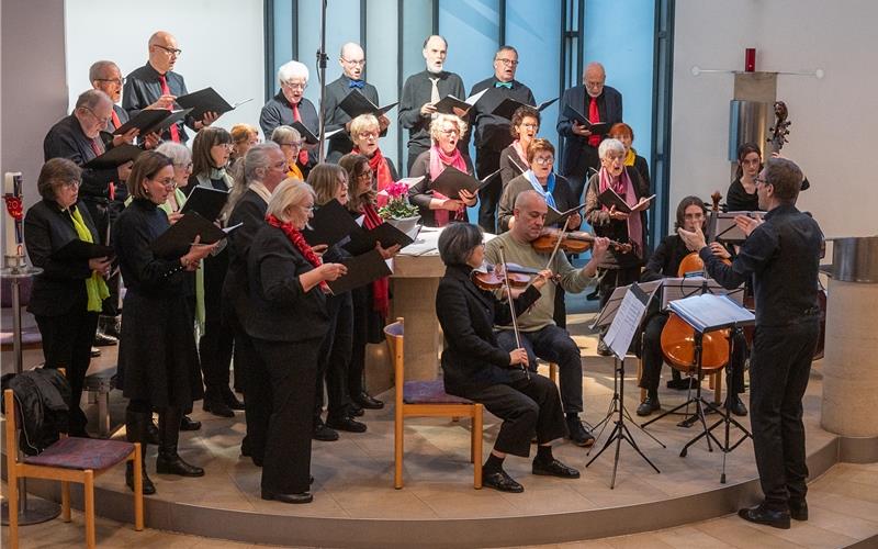 Das Konzert des Kirchenchors in der Auferstehung-Christi-Kirche in Nebringen lässt keine Wünsche offen. GB-Foto: Schmidt