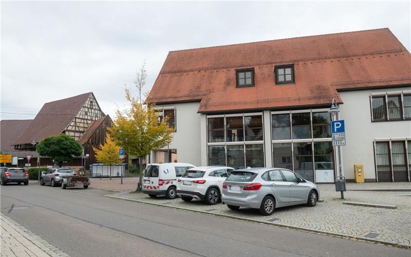 Das Rathaus gehört zu den Standorten, die eine E-Ladesäule erhalten sollen. GB-Foto: Vecsey