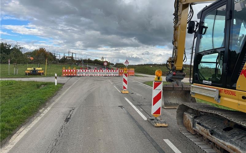 Das letzte Foto, auf dem es noch eine Einmündung von der Kreisstraße in die Verlängerung der Herrenberger Straße gibt. Inzwischen ist sie verschwunden. GB-Fotos: gb