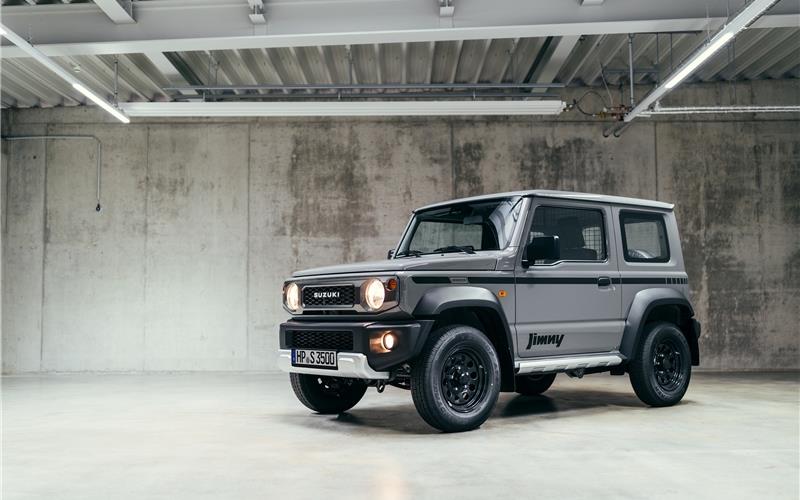 Das limitierte Sondermodell Suzuki Jimny „Horizon“ ist ausschließlich in der Außenfarbe „Medium Gray“ erhältlich.