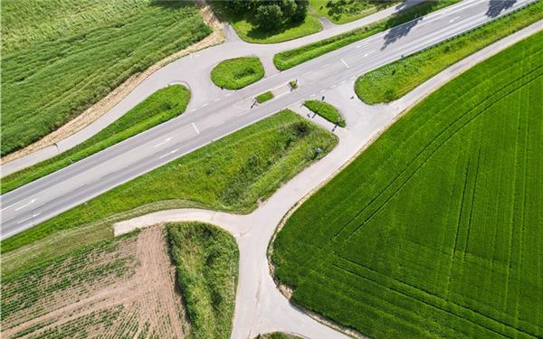 Dass an der Südumfahrung Herrenberg bei Gültstein, wo der Radweg kreuzt, Tempo 70 eingeführt wurde, freut die ADFC-Ortsgruppe. GB-Foto (Archiv): Schmidt