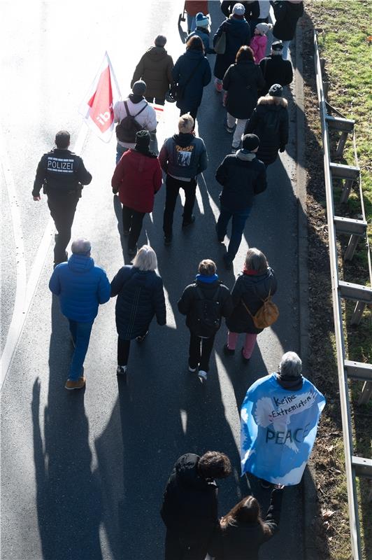 Demo "Hbg gegen Rechts" Herrenberg - Anti AFD Demonstration -  1 / 2025 Foto: Sc...