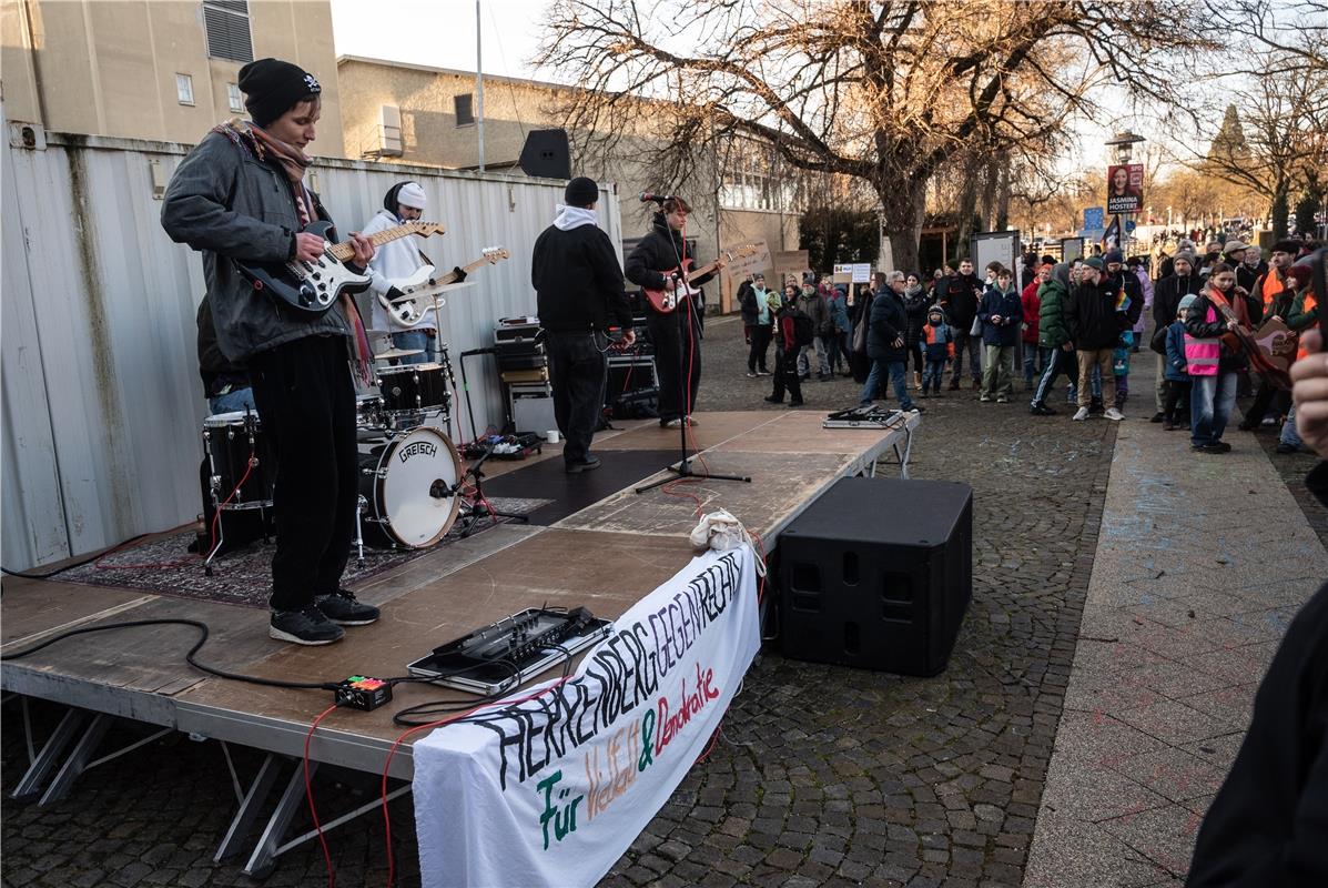 Demo "Hbg gegen Rechts" Herrenberg - Anti AFD Demonstration -  1 / 2025 Foto: Sc...