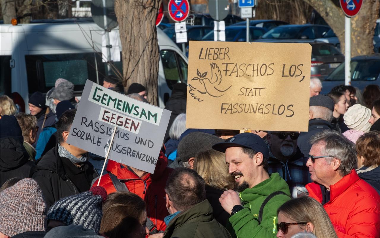 Demo "Hbg gegen Rechts" Herrenberg - Anti AFD Demonstration -  1 / 2025 Foto: Sc...