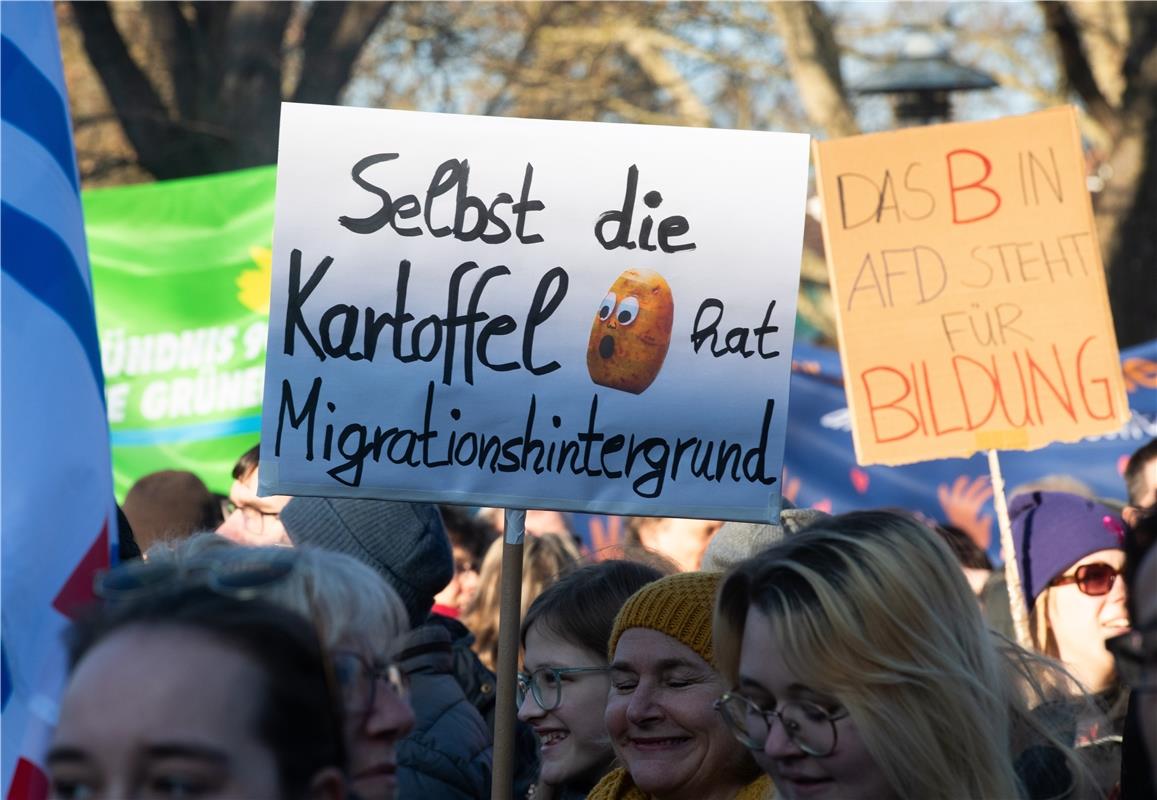 Demo "Hbg gegen Rechts" Herrenberg - Anti AFD Demonstration -  1 / 2025 Foto: Sc...