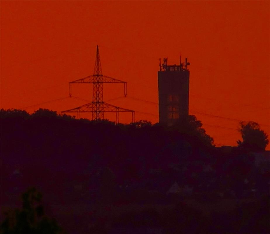 Der Wasserturm in Oberjettingen, im Sonnenuntergang aufgenommen von Hailfingen a...