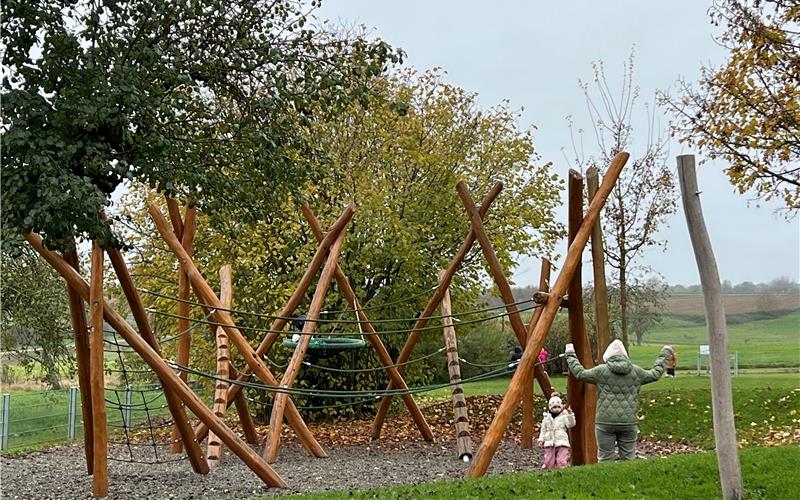 Der bestehende Spielplatz soll künftig Teil des neuen Baugebietes Röte II sein, wo eine neue Kita geplant ist. GB-Foto: Priestersbach