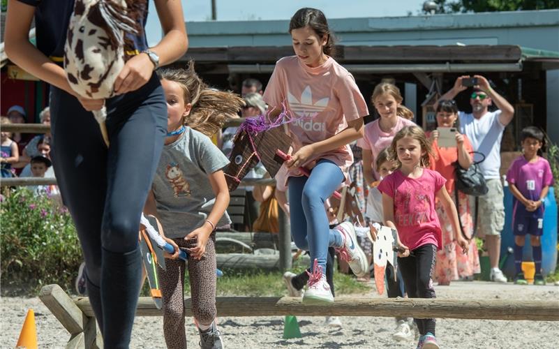 Die Steckenpferdgruppe bei ihrer Abschlussvorführung. GB-Foto: Vecsey