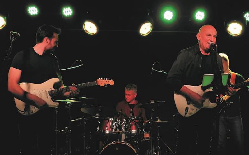 Die Zed Mitchell Band ist die zweite Formation neben Eddy Wilkinson und seinen Mitstreitern, die am kommenden Samstag, 17. September, in der Zehntscheuer Bondorfs auftreten. Der Solokünstler Ignaz Netzer macht das Rock- und Bluesfestival komplett. Der „Gäubote“ verlost für die Veranstaltung fünfmal zwei Eintrittskarten. GB-Foto: gb