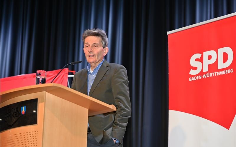 Dr. Rolf Mützenich, der Vorsitzende der SPD-Bundestagsfraktion, bei seiner Festrede zum Politischen Martini seiner Partei in Ehningen. GB-Foto: Reichert