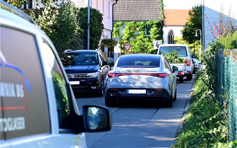 Durch die Umleitung herrscht erhöhtes Verkehrsaufkommen in der Wolfenhausener Straße. GB-Foto: Holom