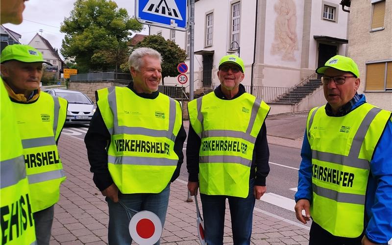 Ehrenamtliche Verkehrshelfer sorgen für sicheren Schulweg