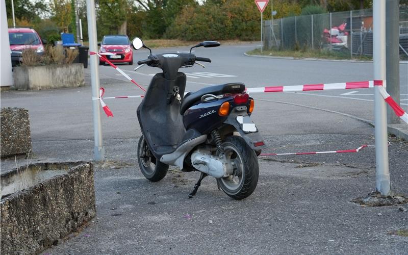 Ein 58 Jahre alter Lenker eines Motorrollers verstarb nach einer Kollision mit der Gabel eines Staplers noch an der Unfallstelle. GB-Foto: SDMG/Dettenmeyer