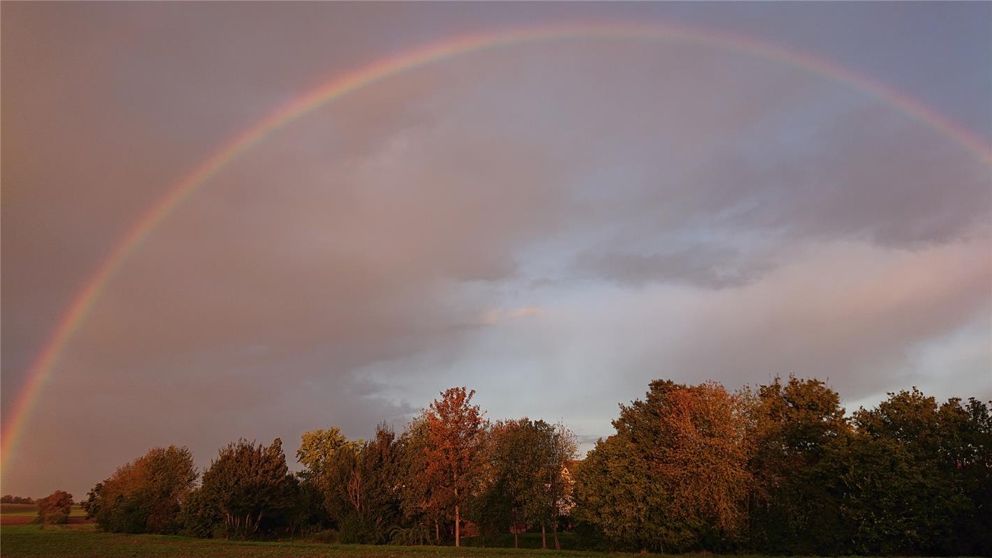 Ein sehr schöner Regenbogen am Freitagmorgen in Hailfingen. So schön kann der He...