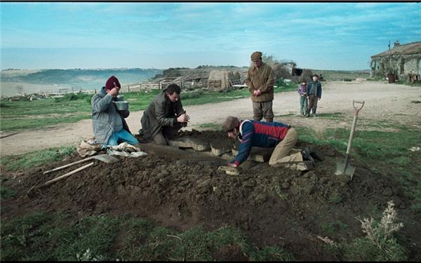 Eine Gruppe Grabräuber steht im Fokus von „La Chimera“. GB-Foto: Piffl Medien