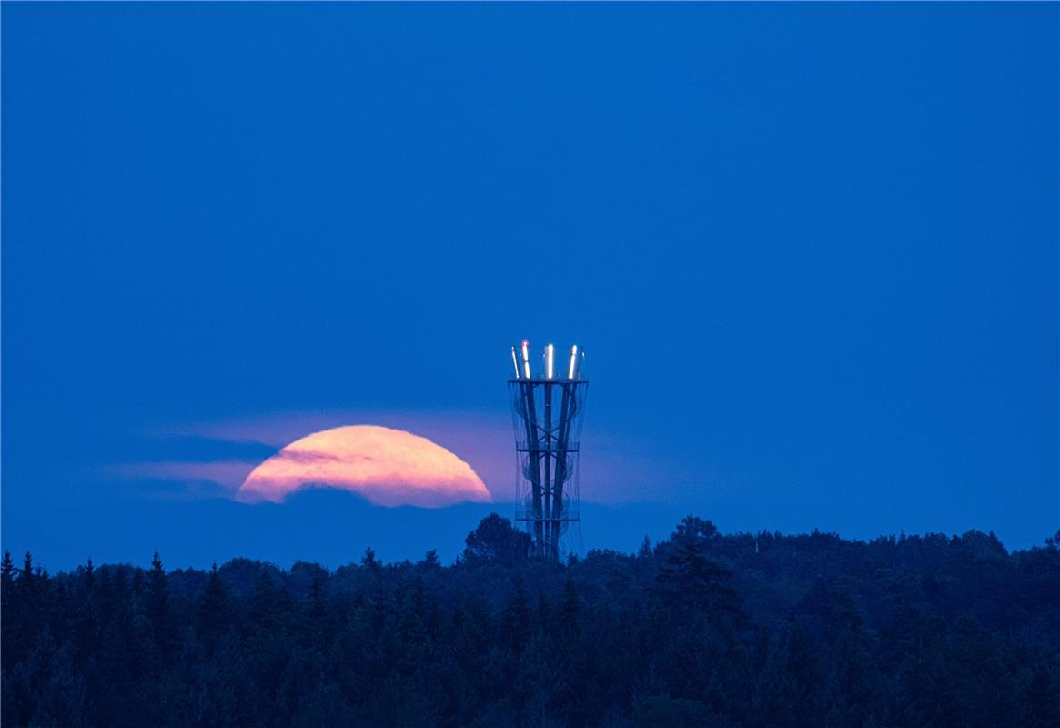 Erschienen Der Mond ist aufgegangen.  Von Monika Suhm aus Gärtringen.