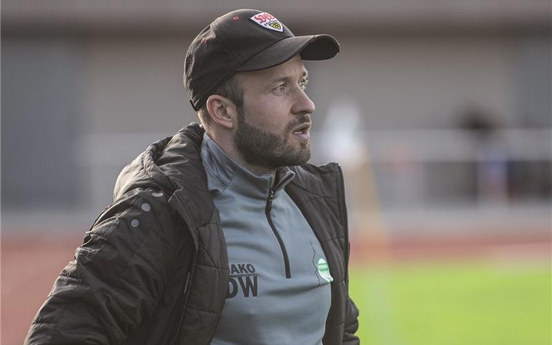 Hatte einen entspannten Pokalabend: VfL-Herrenberg-Coach Daniel Wahnsiedler.GB-Foto: Schmidt