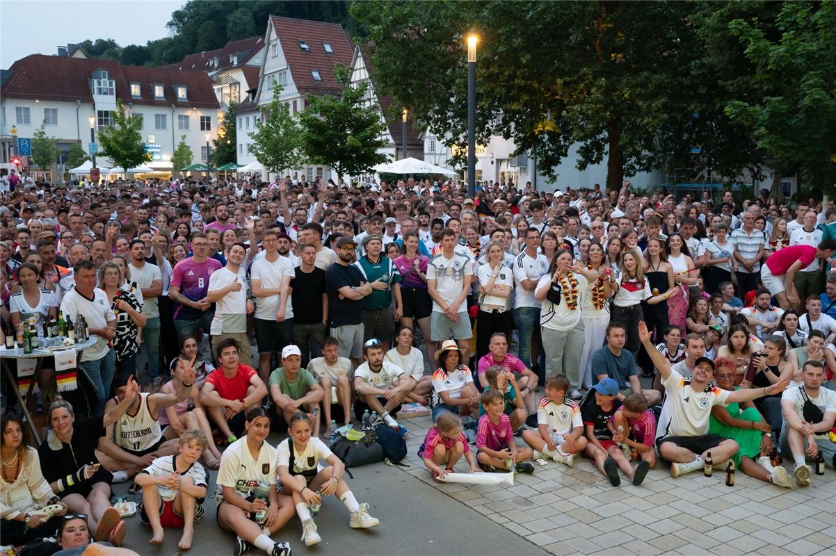 Herrenberg, Innenstadt, Altstadtlauf,  Public Viewing, Seestraße,  GB-Foto: Vecs...