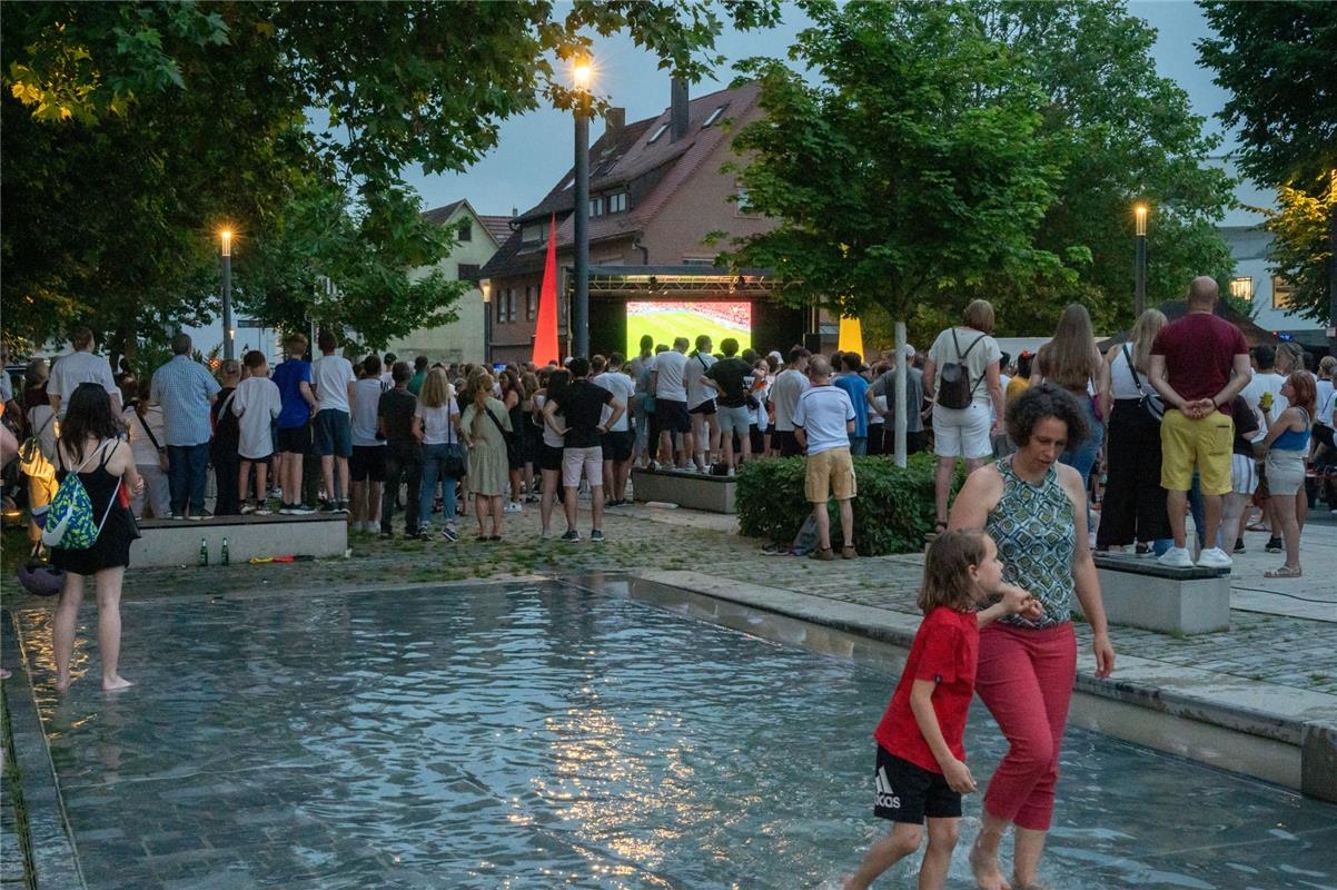 Herrenberg, Innenstadt, Altstadtlauf,  Public Viewing, Seestraße,  GB-Foto: Vecs...