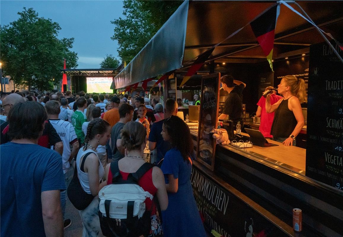 Herrenberg, Innenstadt, Altstadtlauf,  Public Viewing, Seestraße,  GB-Foto: Vecs...