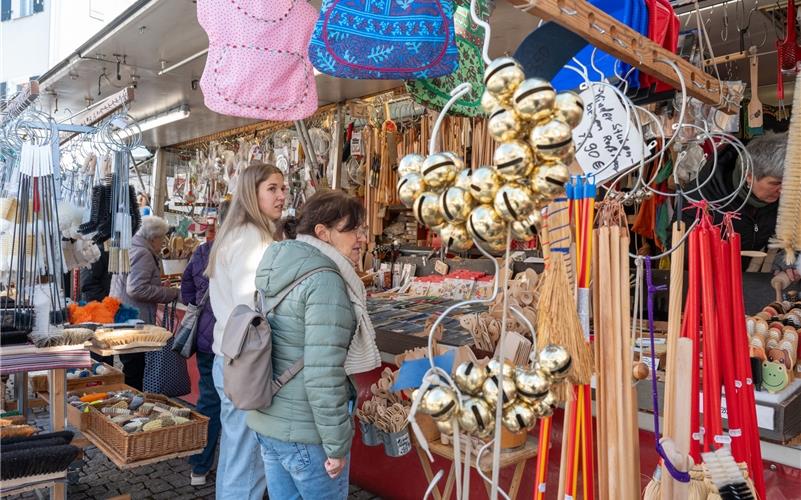 Pferdemarkt, Umzug, Krämermarkt, Kneipenfasching: Bilder vom Fasnetsdienstag in Herrenberg