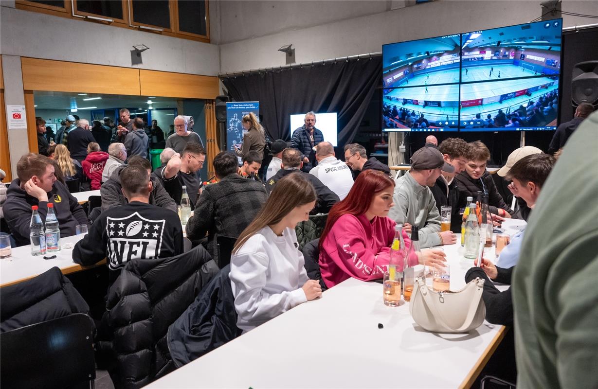 Herrenberg, Längenholzhalle, Gäubote-Cup, Fußball-Hallenturnier,  GB-Foto: Vecse...