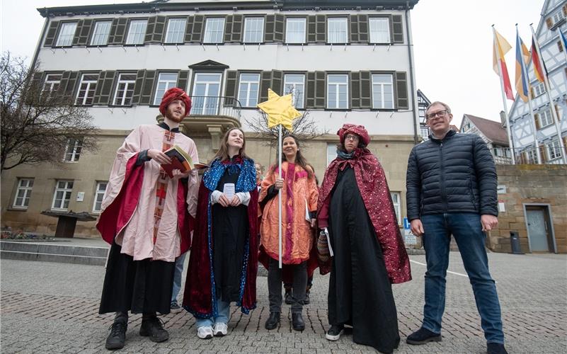 Sternsinger Bringen Auch Dem Herrenberger Rathaus Segen Für Das Neue Jahr