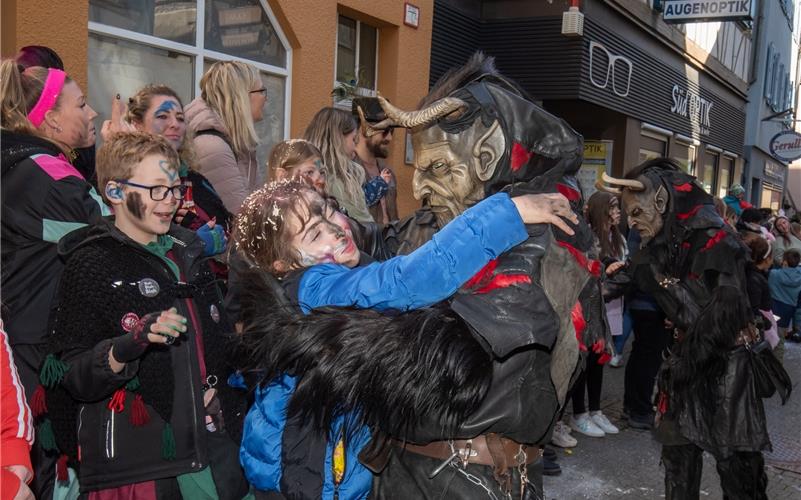 Pferdemarkt, Umzug, Krämermarkt, Kneipenfasching: Bilder vom Fasnetsdienstag in Herrenberg