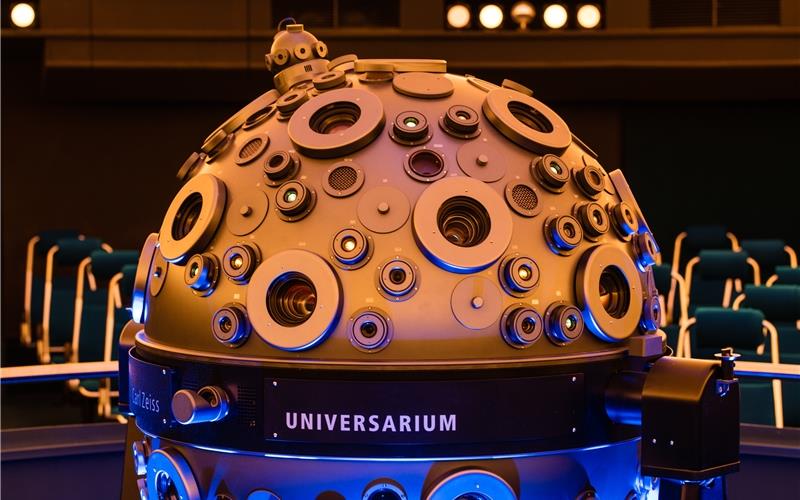 Hightech bringt den Besuchern des Planetariums das Weltall näher. GB-Foto: Planetarium Stuttgart