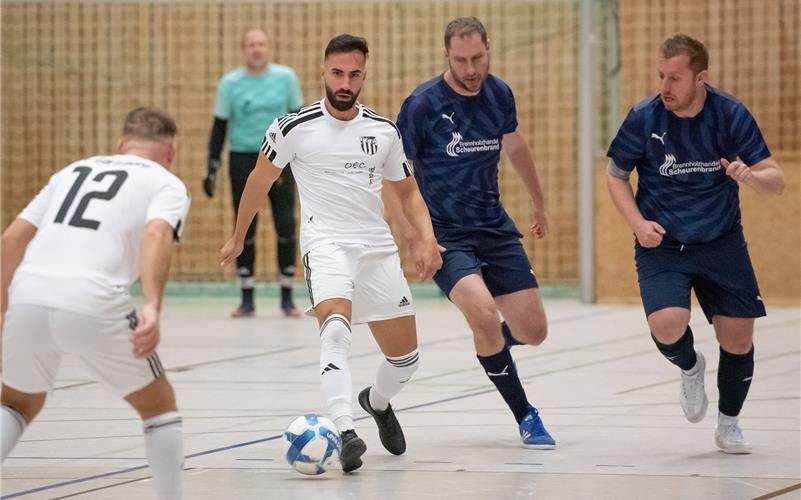 Holprig, aber erfolgreich: TV Nebringen (von links mit Loris Killinger und Max Ormos) legte mit einem 4:3-Sieg über den FC Gärtringen II den Grundstein für das spätere Weiterkommen. GB-Foto: Vecsey