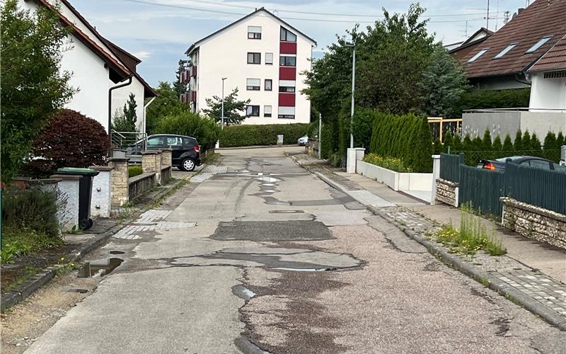 In der Tulpenstraße in Mötzingen ist nicht nur die Sanierung der Abwasserkanäle erforderlich, sondern ebenso eine Fahrbahnerneuerung. GB-Foto: Priestersbach