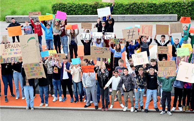 Jettinger Schüler stehen auf für die Demokratie. GB-Foto: Holom