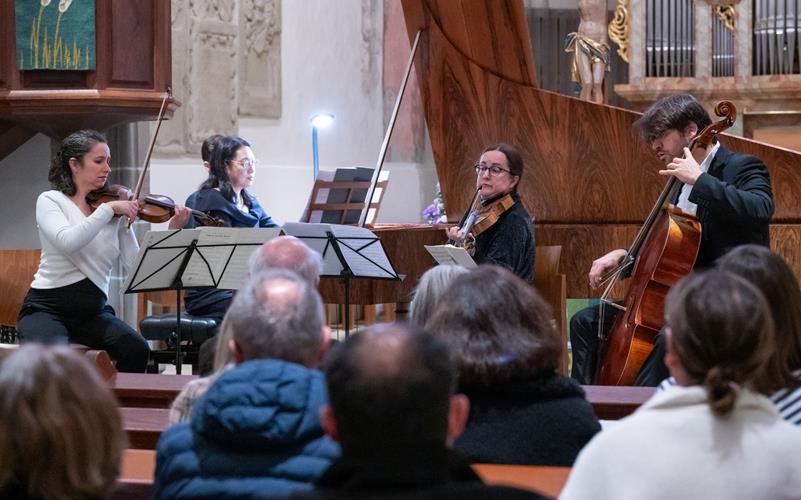 Kammermusik-Liebhaber kamen beim Fortepiano-Festival in der Kirche Sankt Veit auf ihre Kosten. GB-Foto: Vecsey